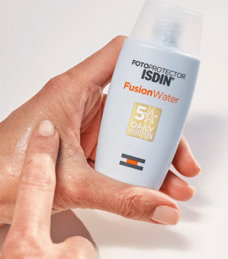 Isdin Fotoprotector Fusion Water Spf50 Facial Sunscreen Oil-free 50ml 1.67fl.oz 6 Isdin Fotoprotector Fusion Water Spf50 Facial Sunscreen Oil-free 50ml 1.67fl.oz - Image 4