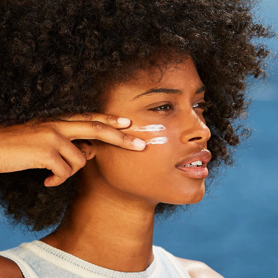 Isdin Fotoprotector Fusion Water Spf50 Facial Sunscreen Oil-free 50ml 1.67fl.oz 4 Isdin Fotoprotector Fusion Water Spf50 Facial Sunscreen Oil-free 50ml 1.67fl.oz - Image 2