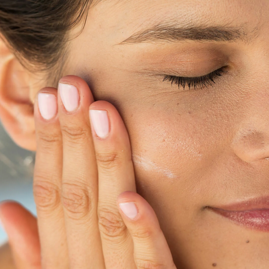 Isdin Fotoprotector Fusion Water Spf50 Facial Sunscreen Oil-free 50ml 1.67fl.oz 5 Isdin Fotoprotector Fusion Water Spf50 Facial Sunscreen Oil-free 50ml 1.67fl.oz - Image 3